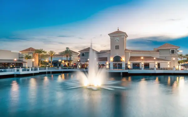 Fountain in front of Town and Country Mall